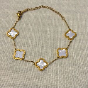 18k Gold Plated White Clover Link Bracelet 8.5” NWOT - Pearlescent & Dainty